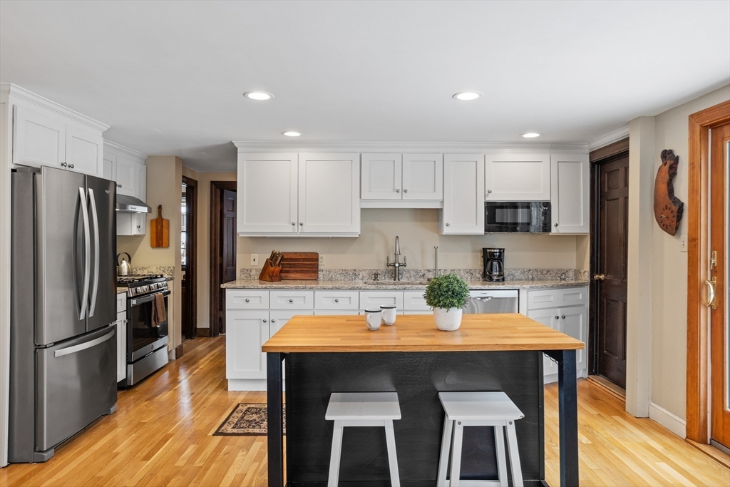 321 North Road Bedford, MA 01730 - Photo 9 of 41