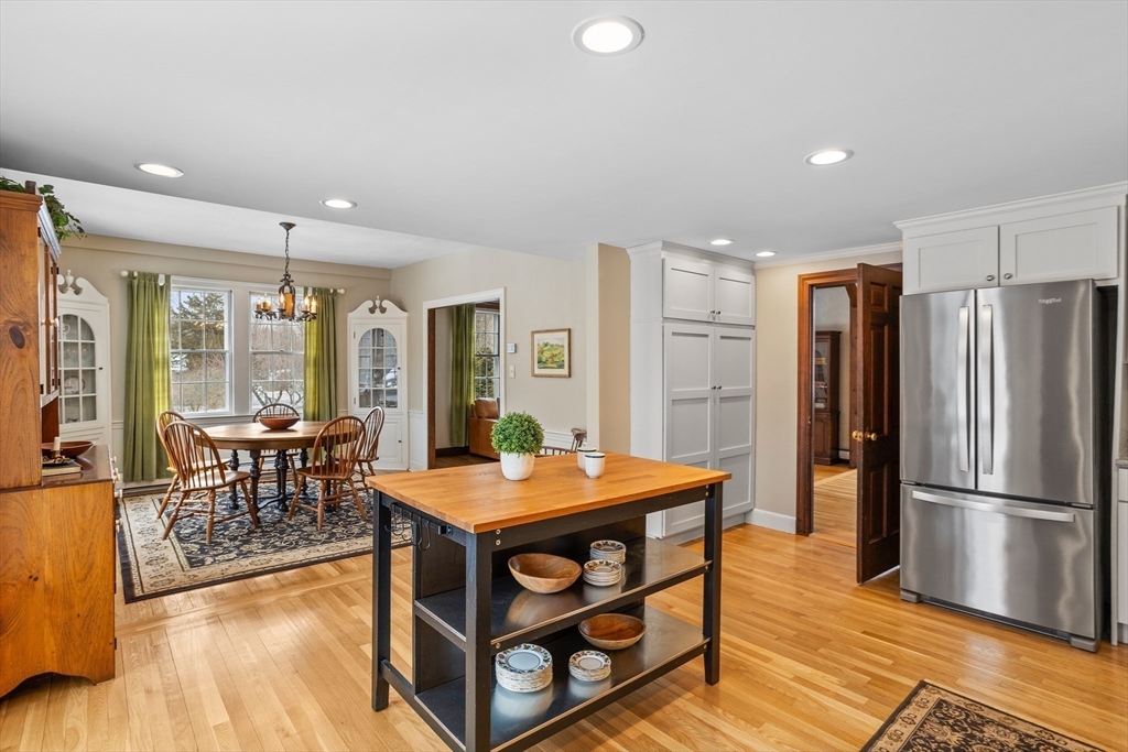 321 North Road Bedford, MA 01730 - Photo 10 of 41