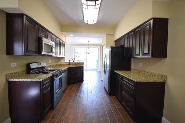 801 South Addison Avenue, Unit 801 Lombard, IL 60148 - Photo 4 of 22