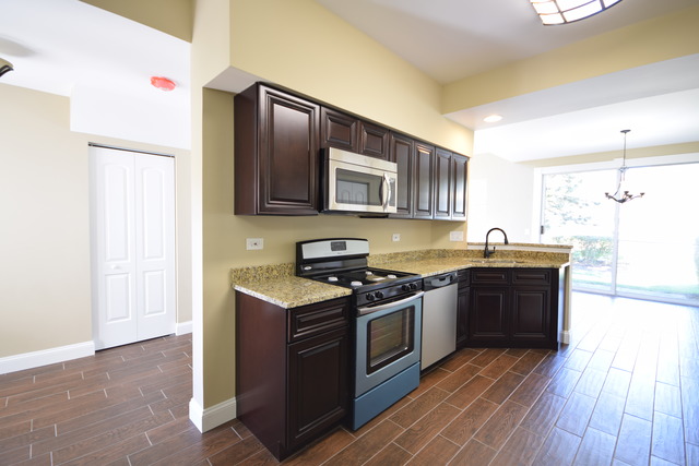 801 South Addison Avenue, Unit 801 Lombard, IL 60148 - Photo 5 of 22