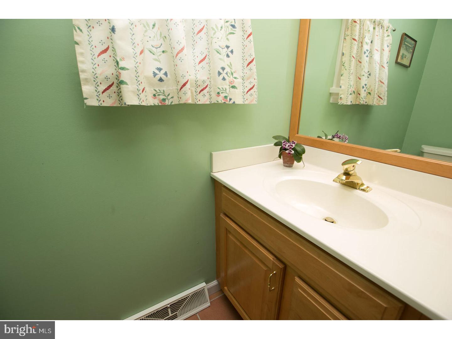 176 Kinsey Road Harleysville, PA 19438 - Photo 17 of 20 Half Bath