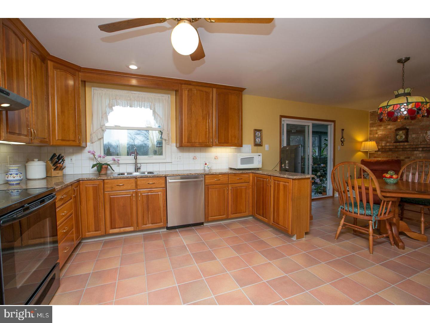 176 Kinsey Road Harleysville, PA 19438 - Photo 6 of 20 Kitchen