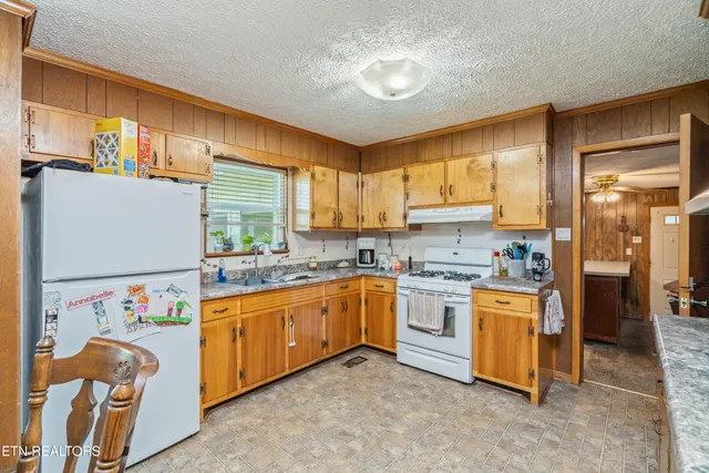 $250,000 | 113 Circle Drive, Rockwood, TN 37854