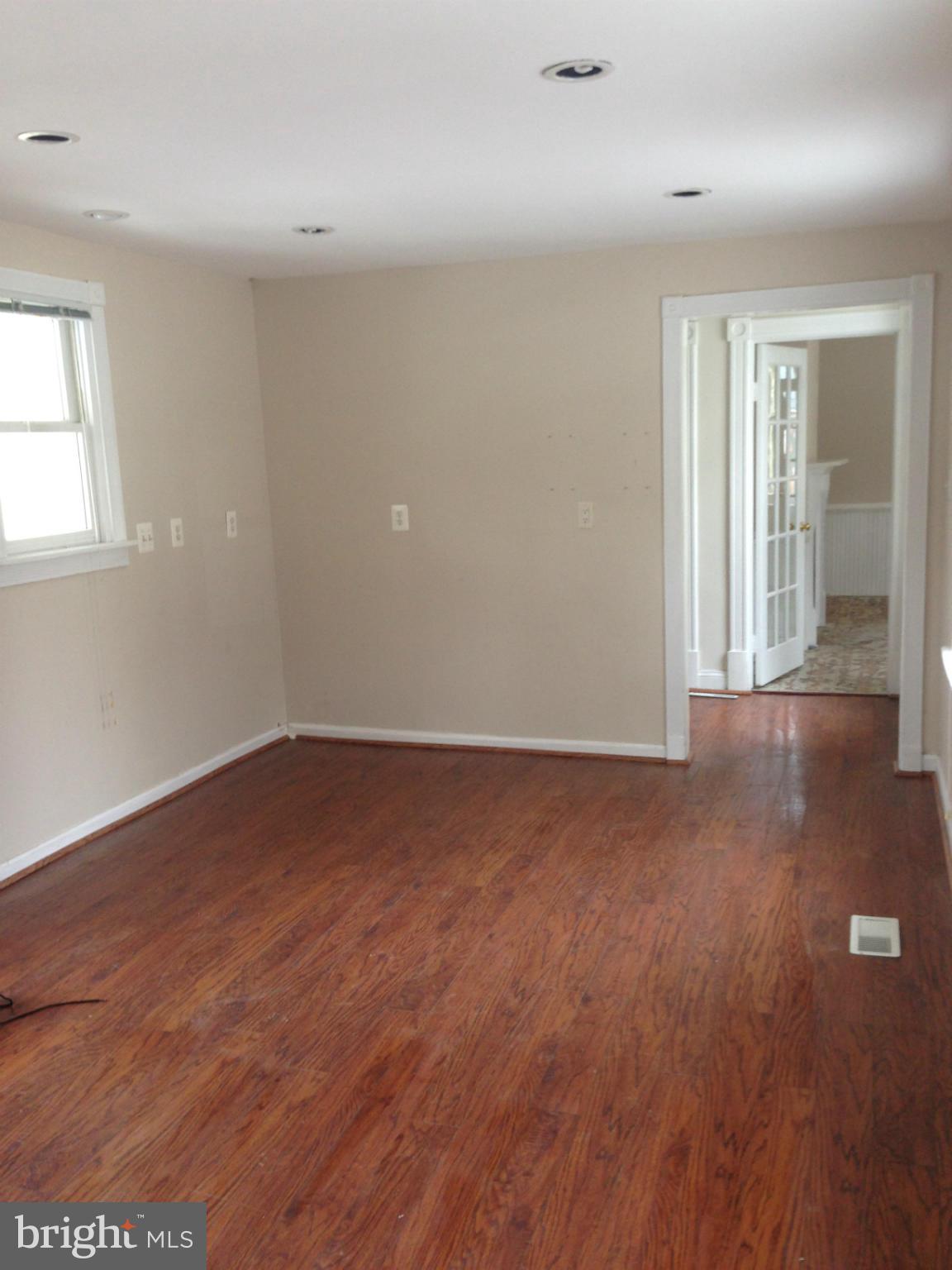 211 Edwards Ferry Road Northeast Leesburg, VA 20176 - Photo 12 of 27 Community