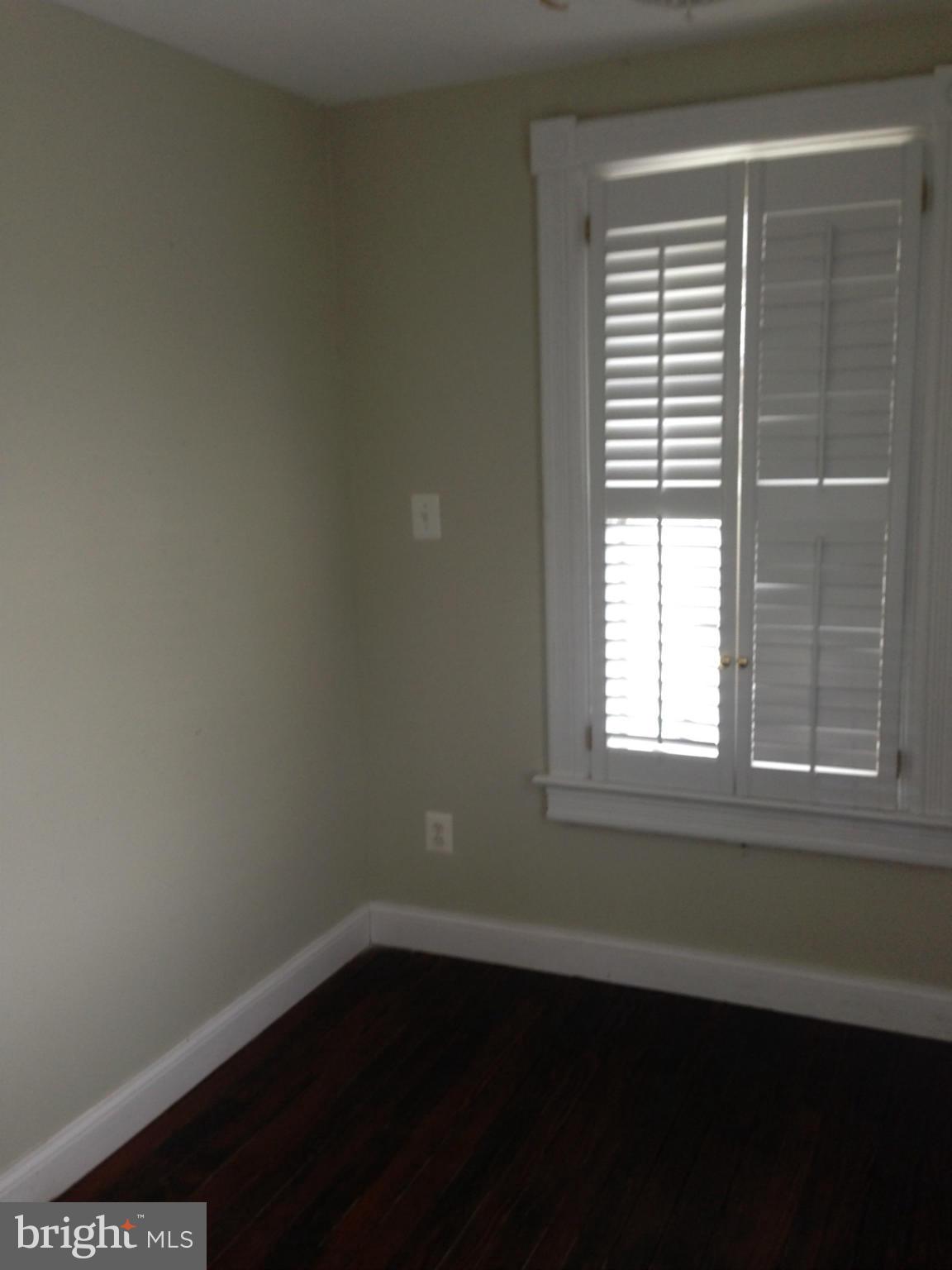 211 Edwards Ferry Road Northeast Leesburg, VA 20176 - Photo 21 of 27 Bedroom