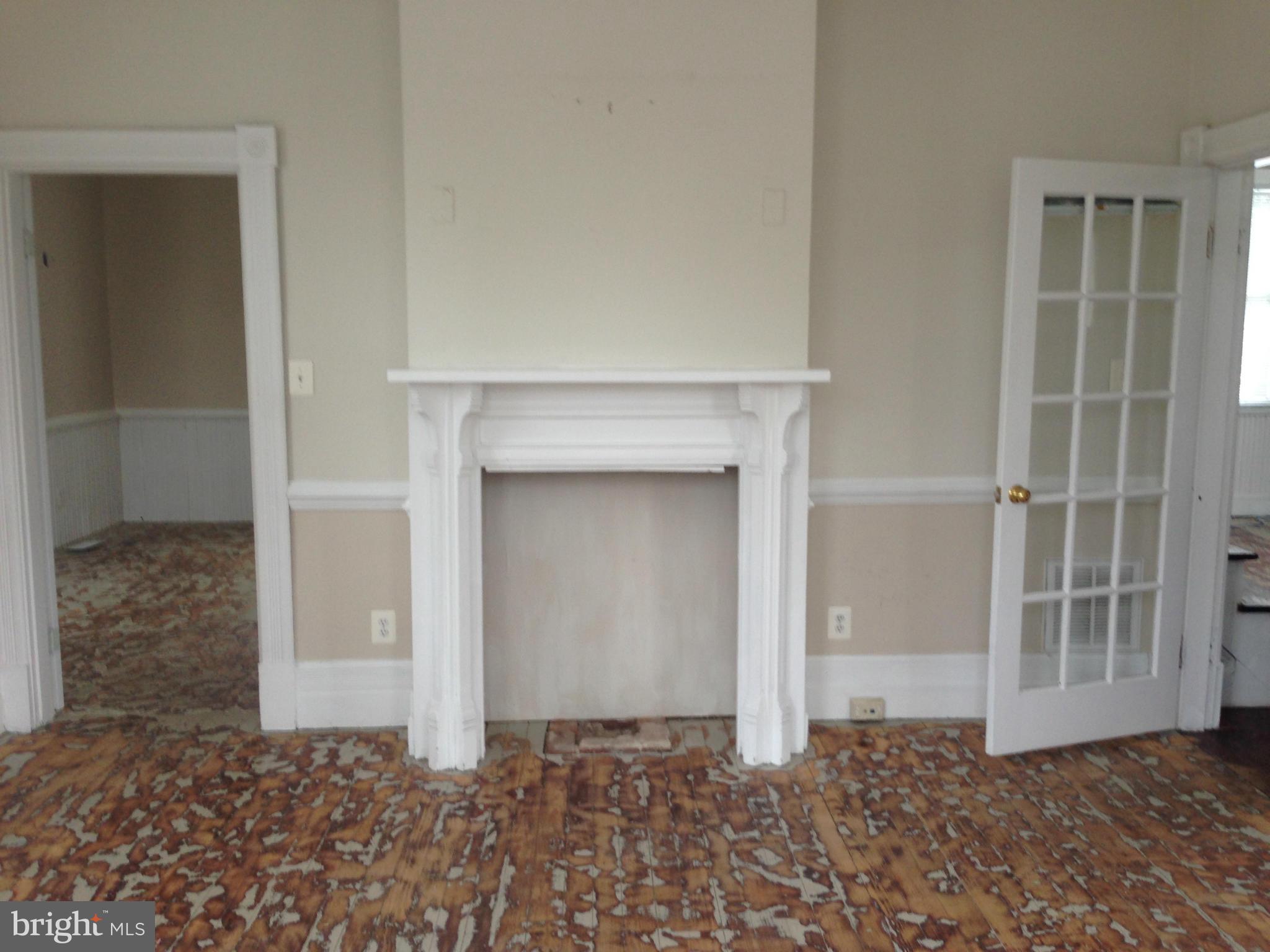 211 Edwards Ferry Road Northeast Leesburg, VA 20176 - Photo 4 of 27 Living Room