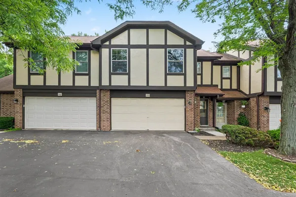 $365,000 | 360 Golfview Court, Unit 360, Bloomingdale, IL 60108