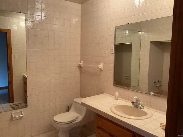 $2,400 | 10421 Yoder Road, Yoder, IN 46798