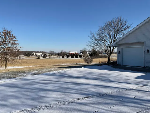 $2,400 | 10421 Yoder Road, Yoder, IN 46798