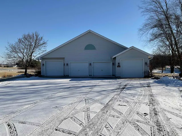 $2,400 | 10421 Yoder Road, Yoder, IN 46798