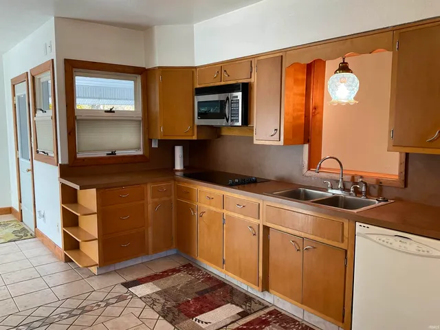 $2,400 | 10421 Yoder Road, Yoder, IN 46798