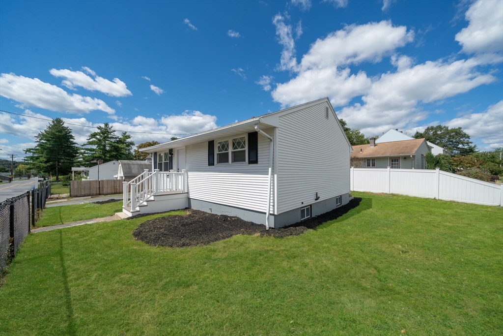 99 Sunderland Road Worcester, MA 01604 - Photo 2 of 35 Gallery Image 2
