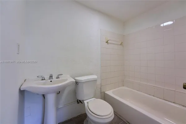 $1,950 | 11501 Northwest 27th Avenue, Unit 2639, Miami, FL 33167