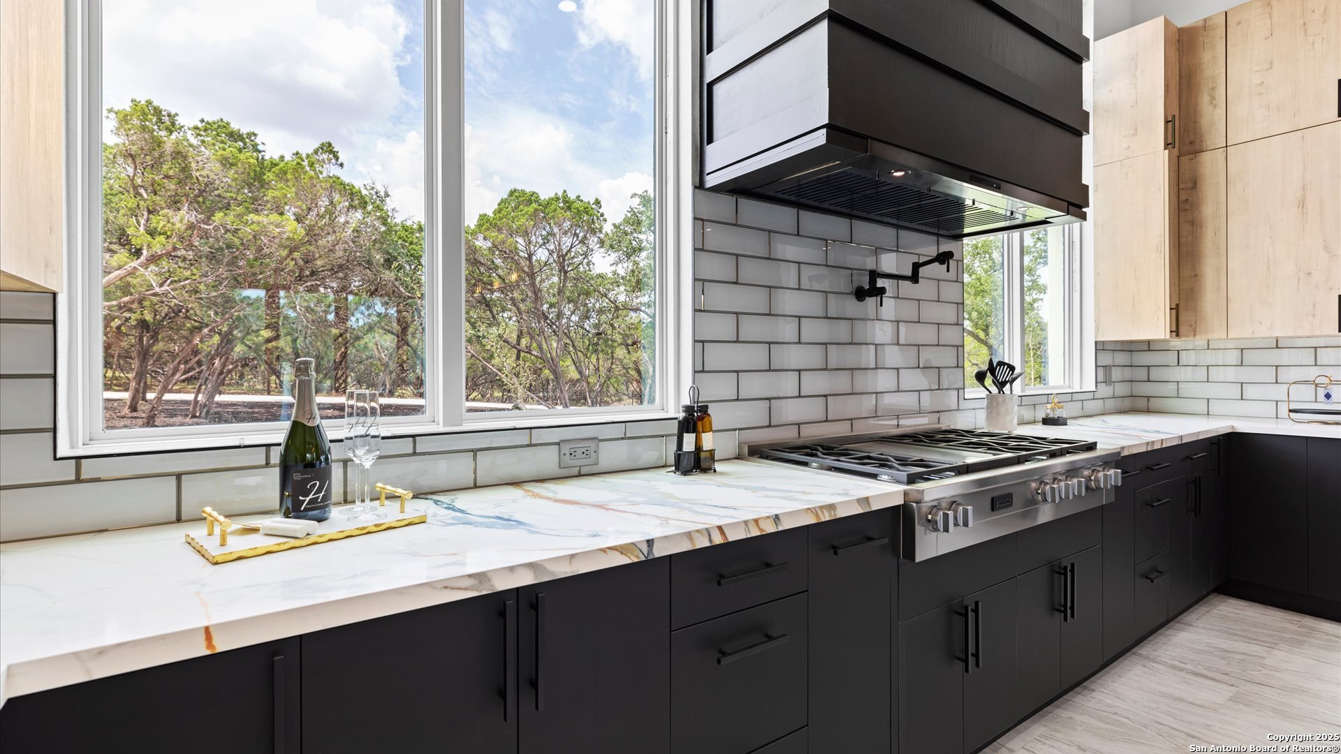 22327 Scenic Loop Road San Antonio, TX 78255 - Photo 16 of 59