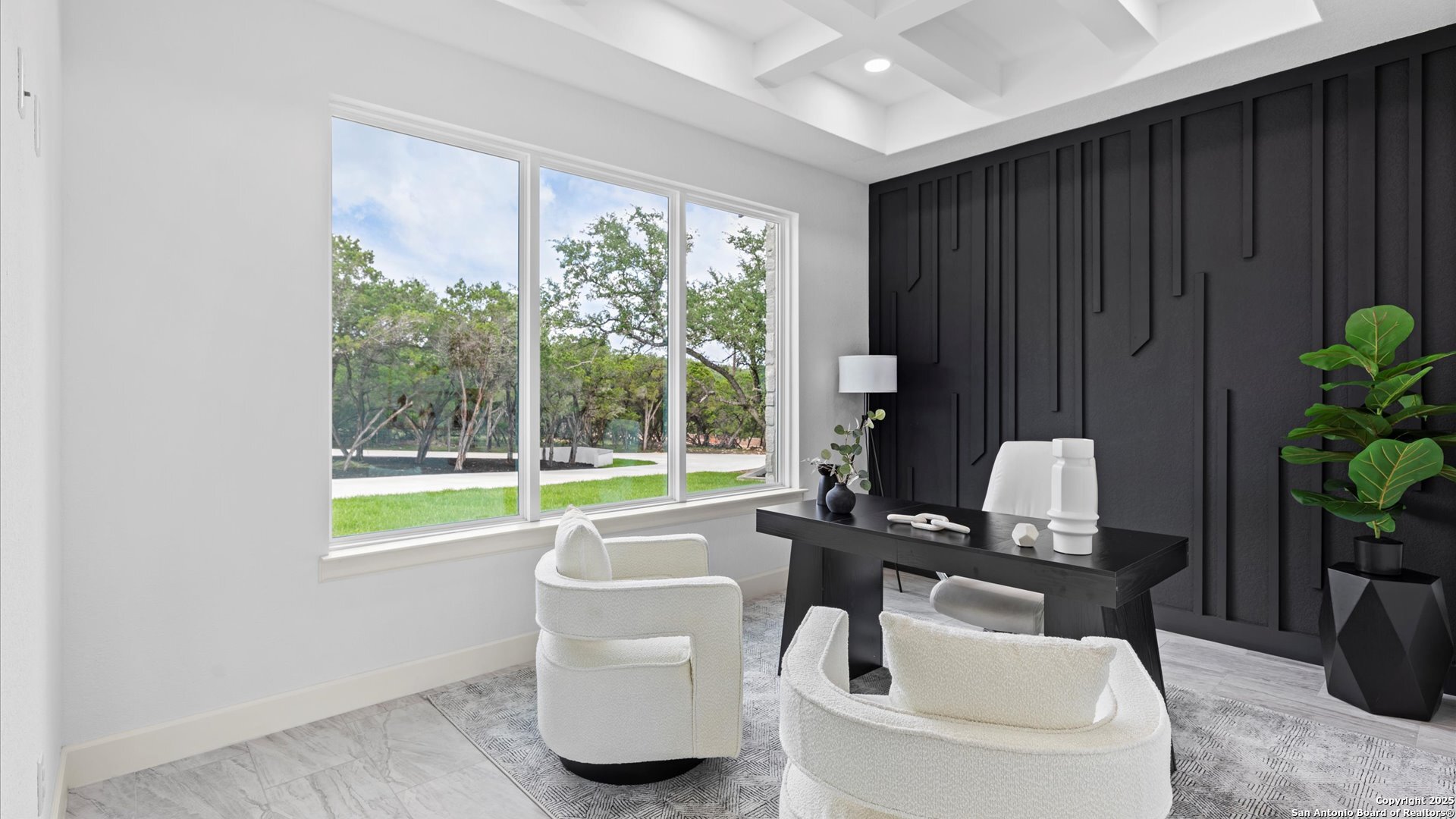 22327 Scenic Loop Road San Antonio, TX 78255 - Photo 33 of 59 a living room with furniture and a potted plant