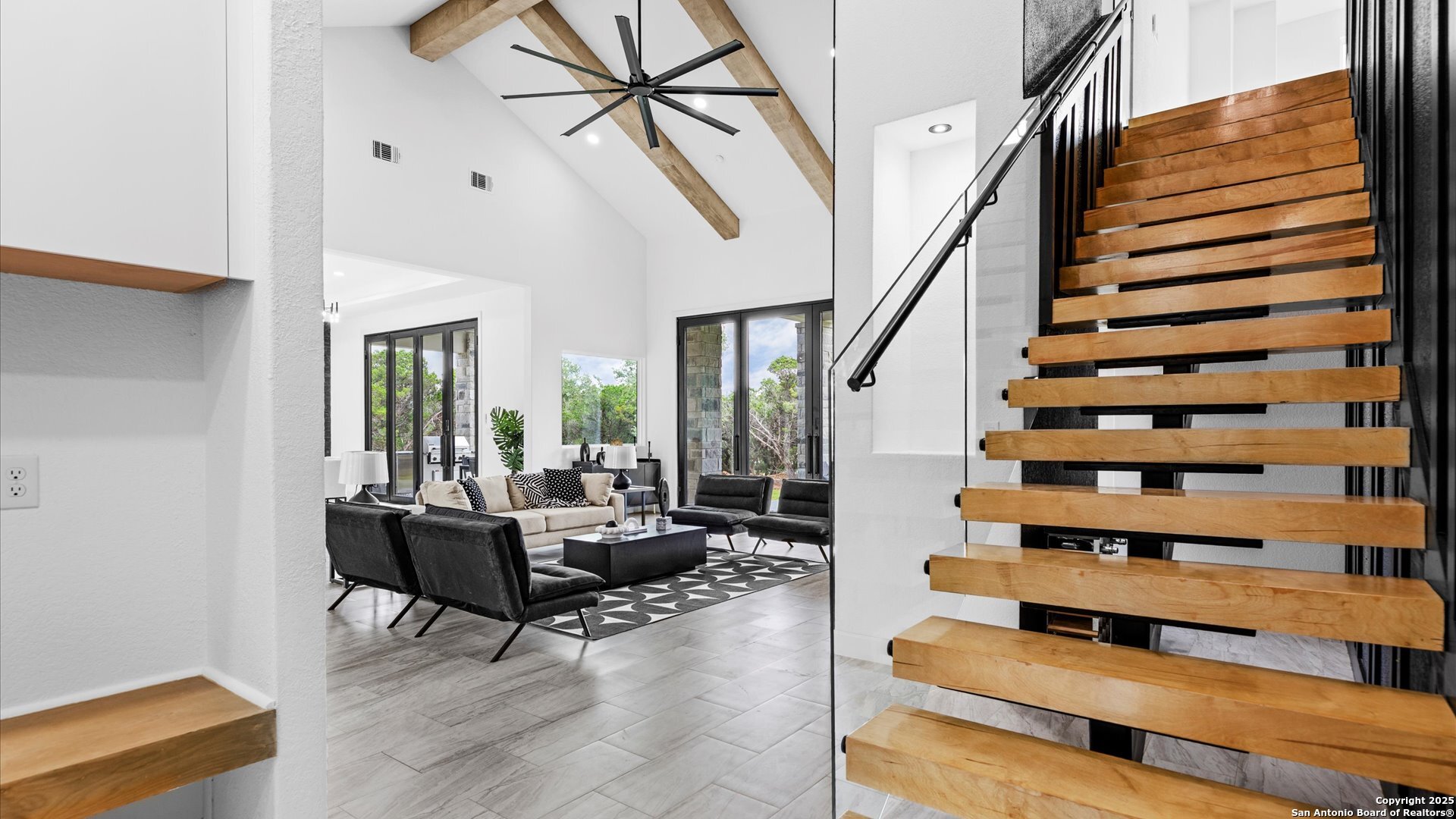 22327 Scenic Loop Road San Antonio, TX 78255 - Photo 44 of 59 a living room with furniture