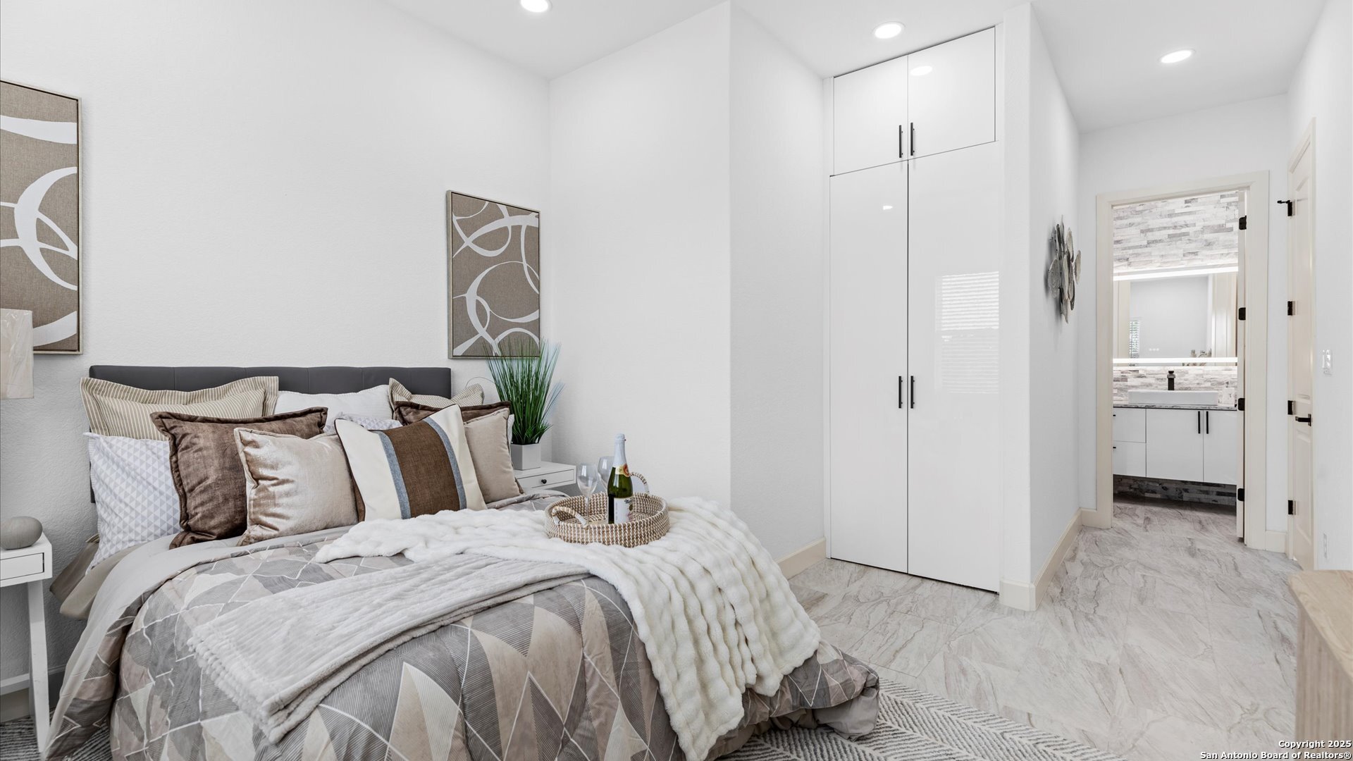 22327 Scenic Loop Road San Antonio, TX 78255 - Photo 49 of 59 a bedroom with a bed and a shower