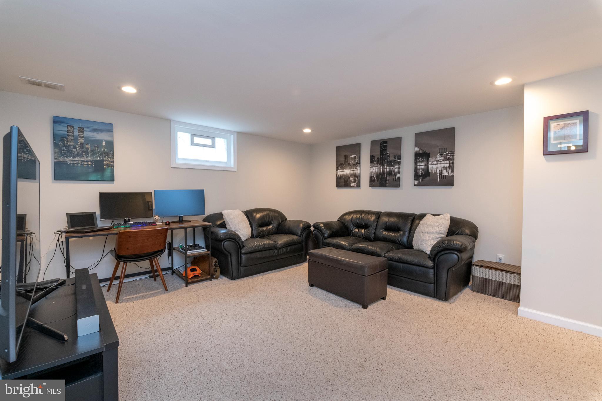 115 Brandon Road Baltimore, MD 21212 - Photo 28 of 39 a living room with furniture