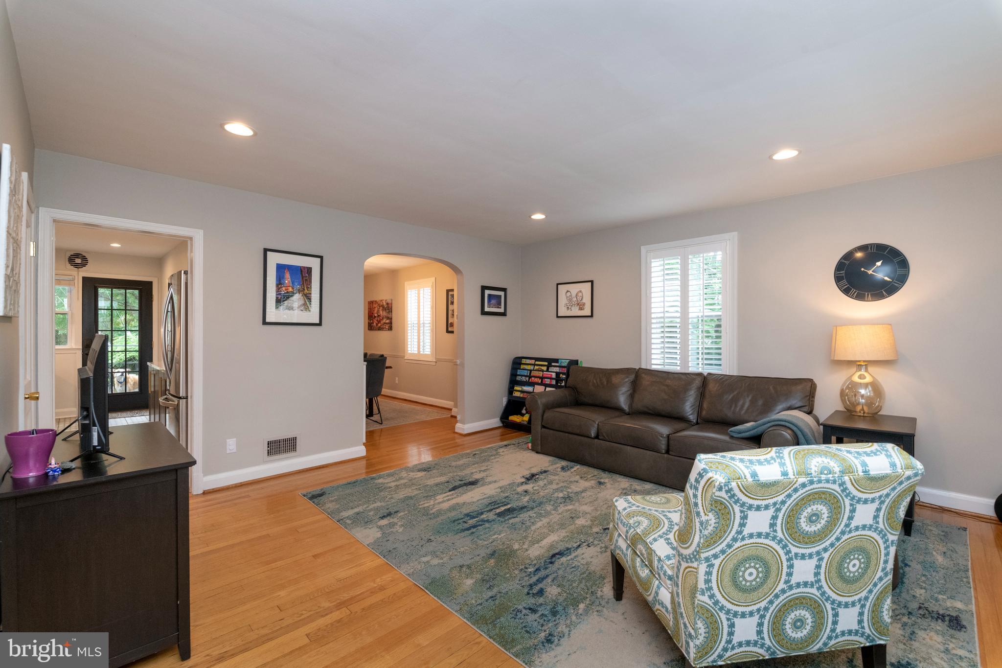 115 Brandon Road Baltimore, MD 21212 - Photo 5 of 39 a living room with furniture and a window