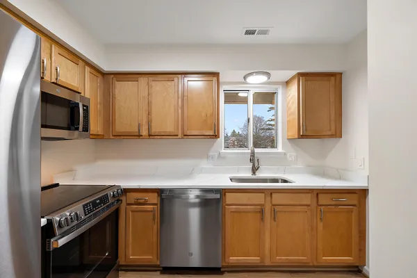 $169,900 | 1651 Emerson Circle, Rochester Hills, MI 48307