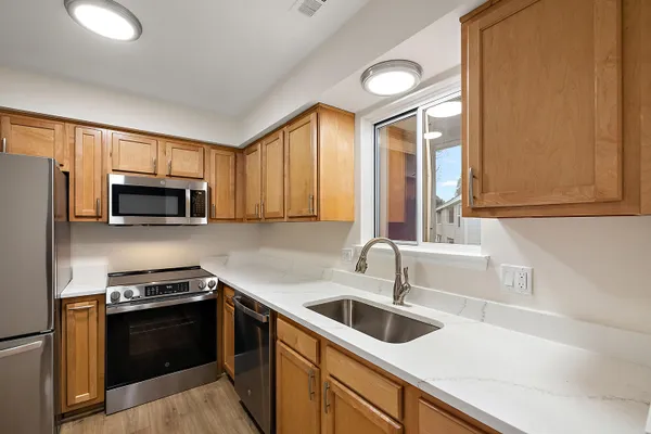 $169,900 | 1651 Emerson Circle, Rochester Hills, MI 48307