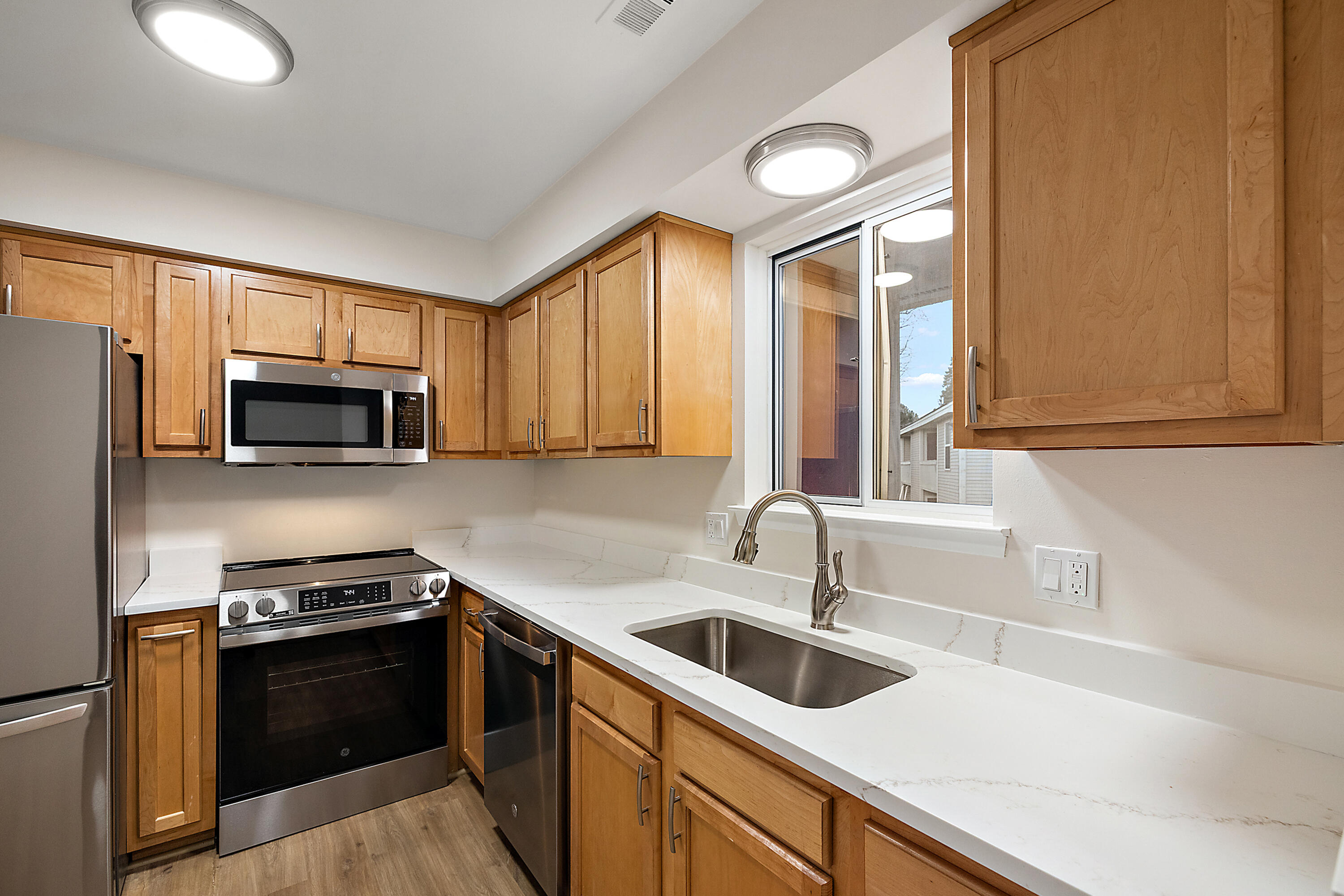 1651 Emerson Circle Rochester Hills, MI 48307 - Photo 13 of 27 22-1651 Emerson Cir -22