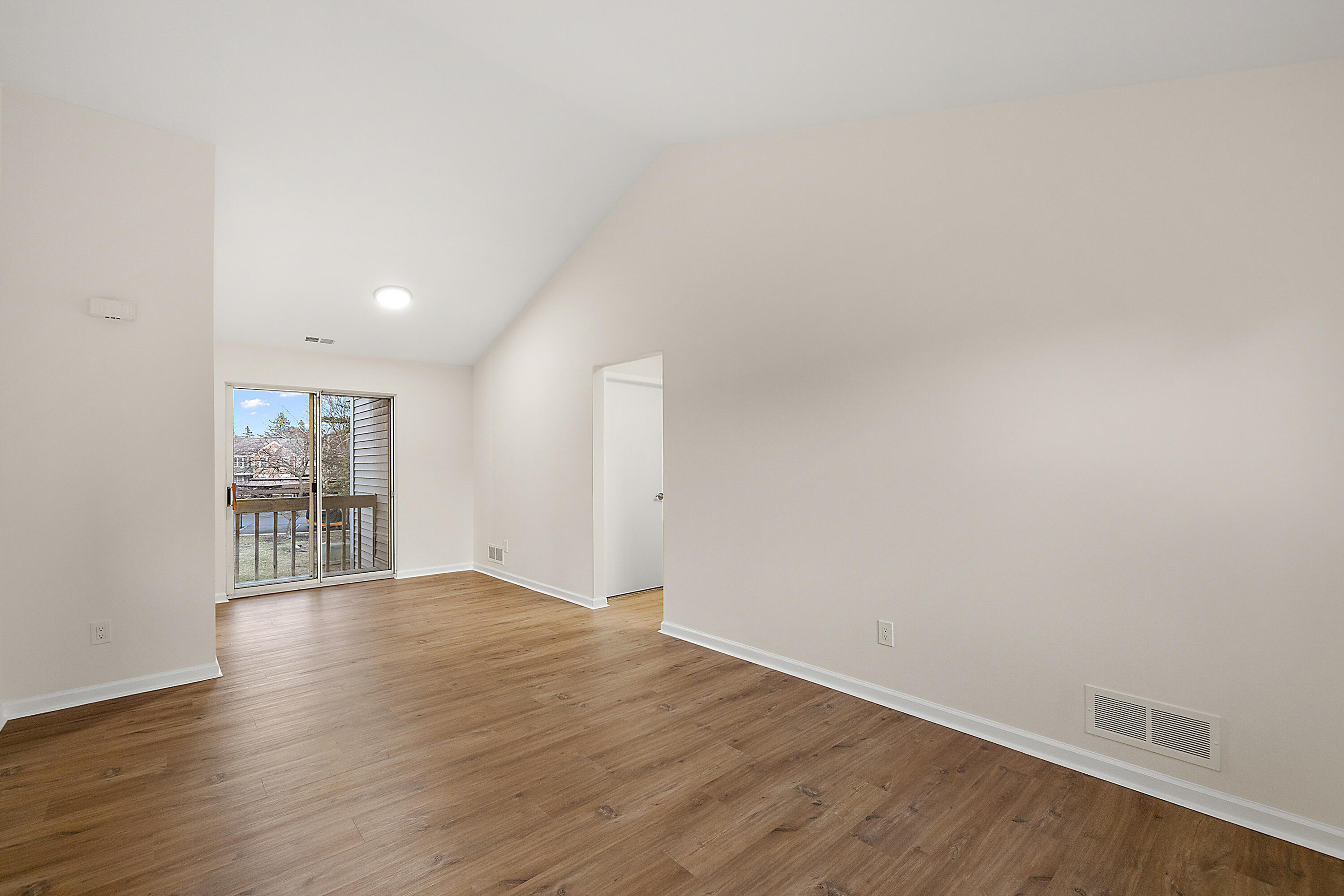 1651 Emerson Circle Rochester Hills, MI 48307 - Photo 2 of 27 14-1651 Emerson Cir -14