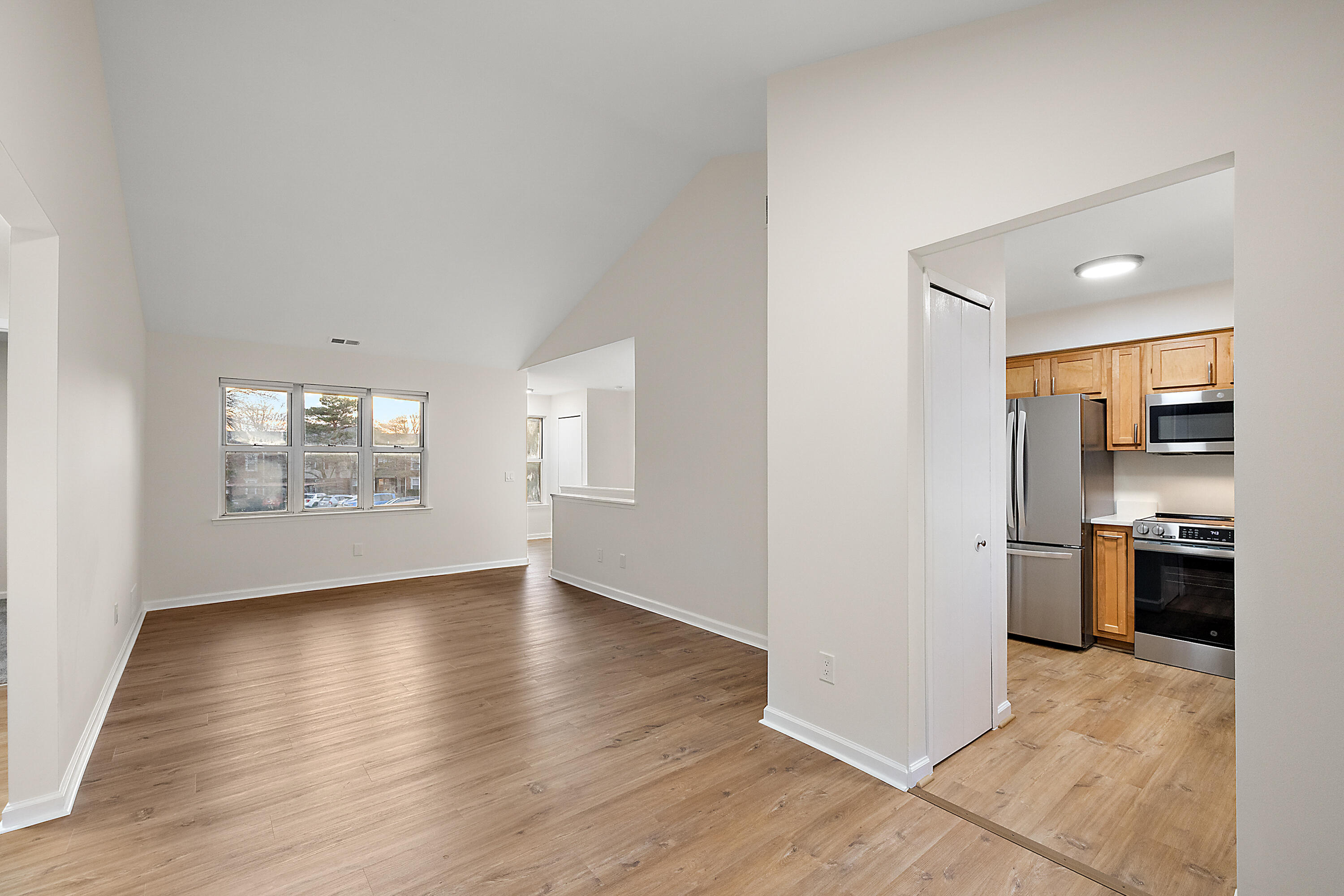 1651 Emerson Circle Rochester Hills, MI 48307 - Photo 5 of 27 20-1651 Emerson Cir -20