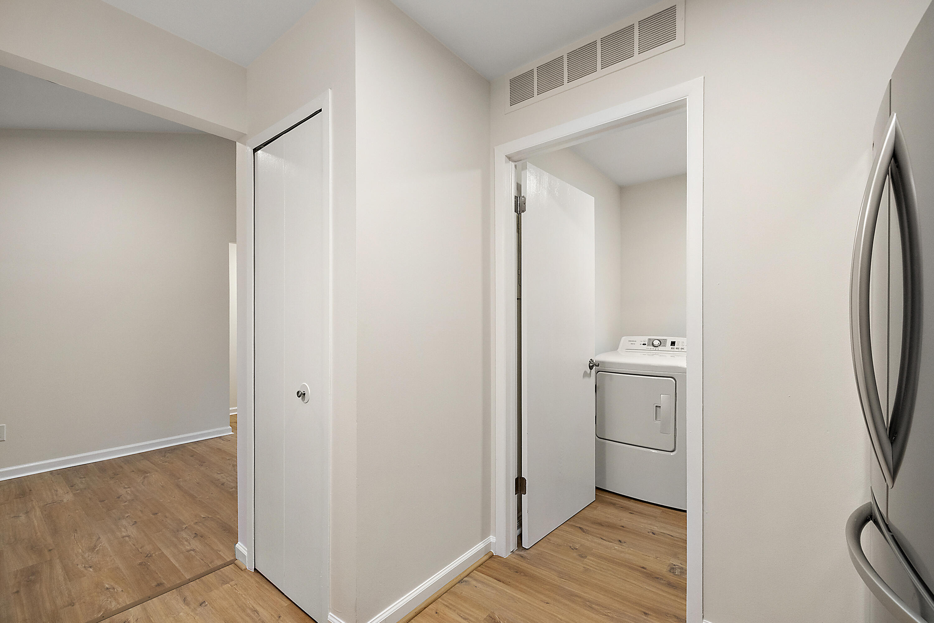 1651 Emerson Circle Rochester Hills, MI 48307 - Photo 9 of 27 25-1651 Emerson Cir -25