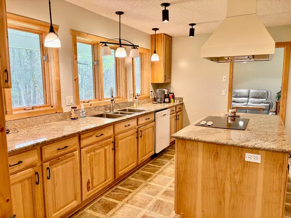 $399,900 | 11777 Highway 11, Baudette, MN 56623