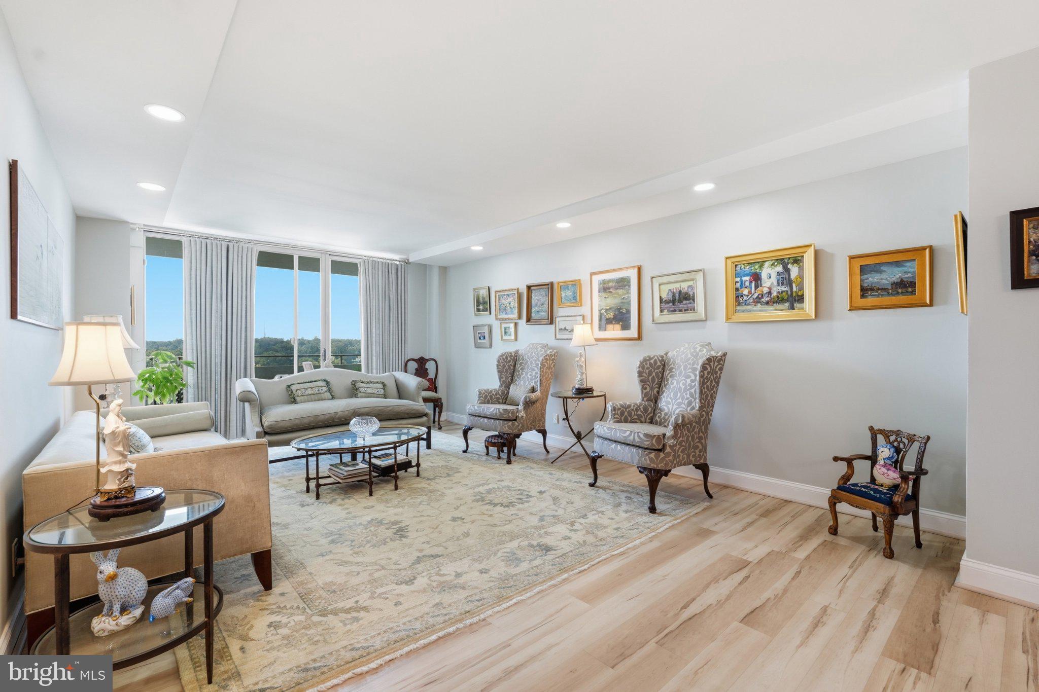 5101 River Road, Unit 1703 Bethesda, MD 20816 - Photo 12 of 57 Living room with recessed lighting