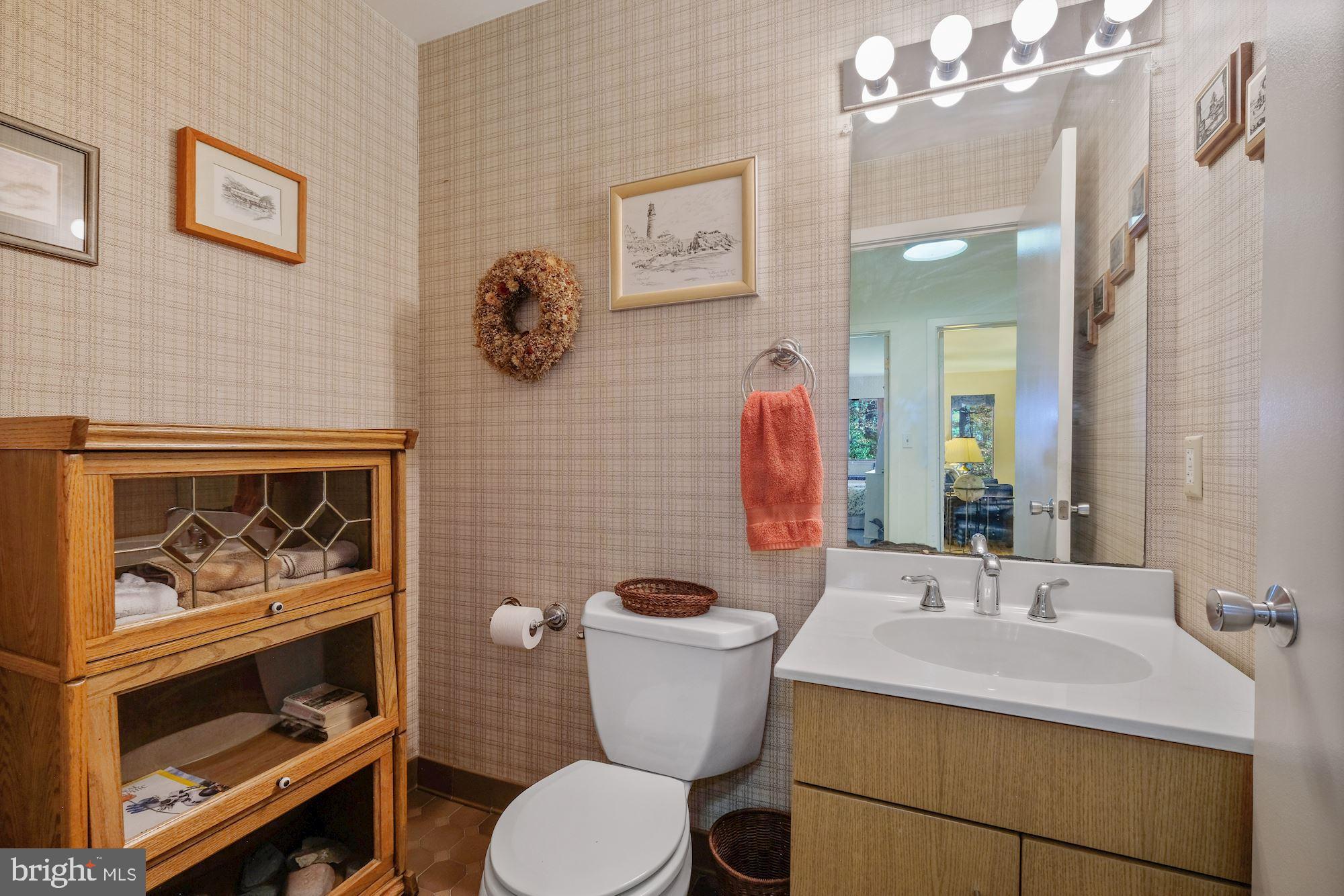 23212 Peach Tree Road Clarksburg, MD 20871 - Photo 17 of 52 Powder Room