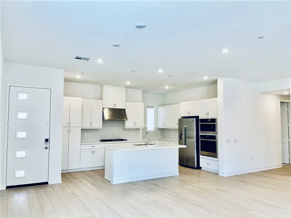 $4,600 | 245 Proctor, Irvine, CA 92618