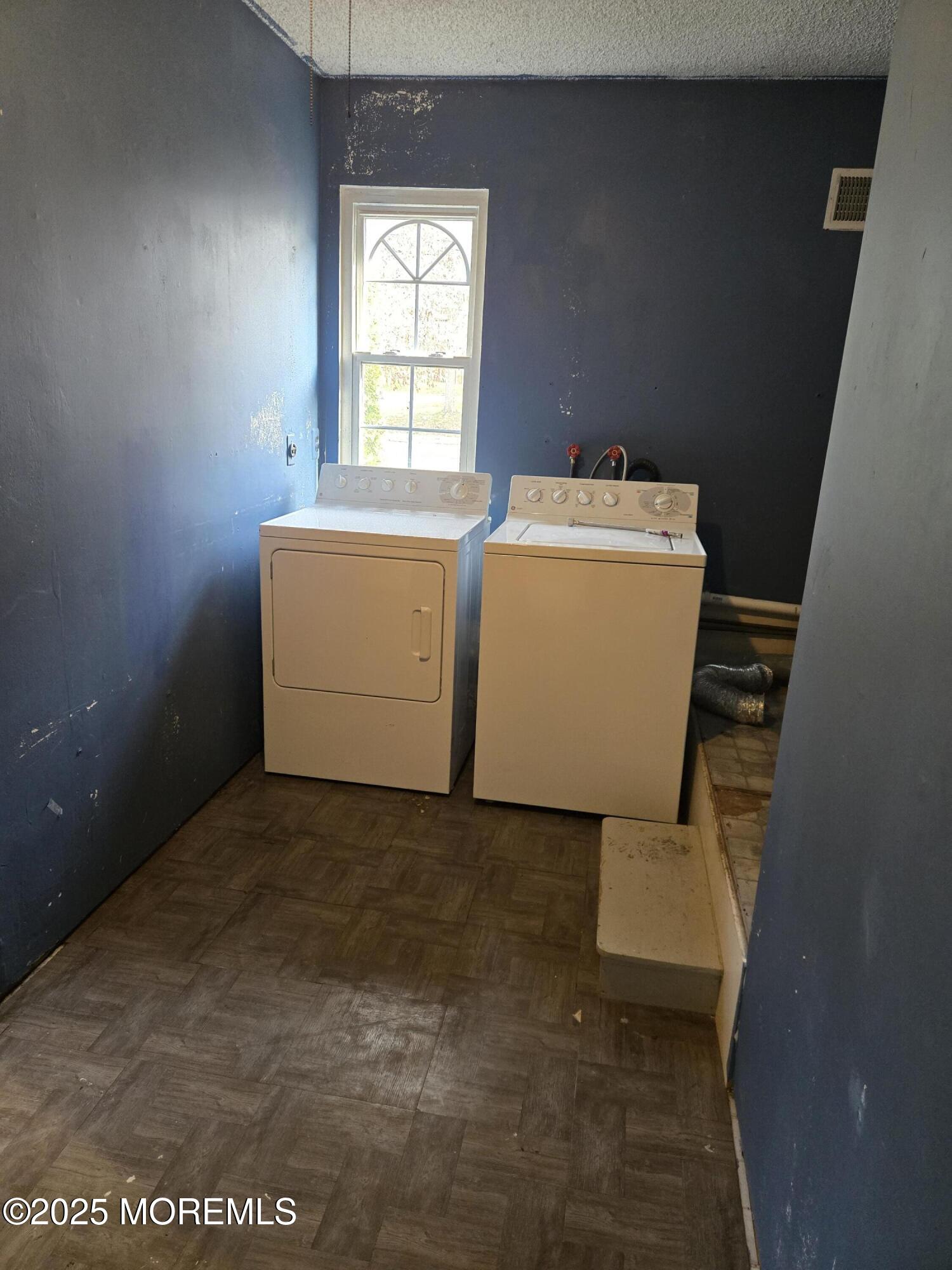802 Miller Avenue Jackson, NJ 08527 - Photo 9 of 20 a utility room with dryer and washer