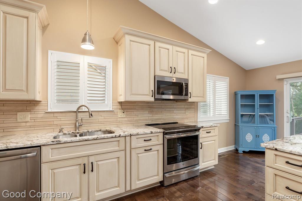 41553 Cherry Hill Road Canton, MI 48188 - Photo 14 of 38