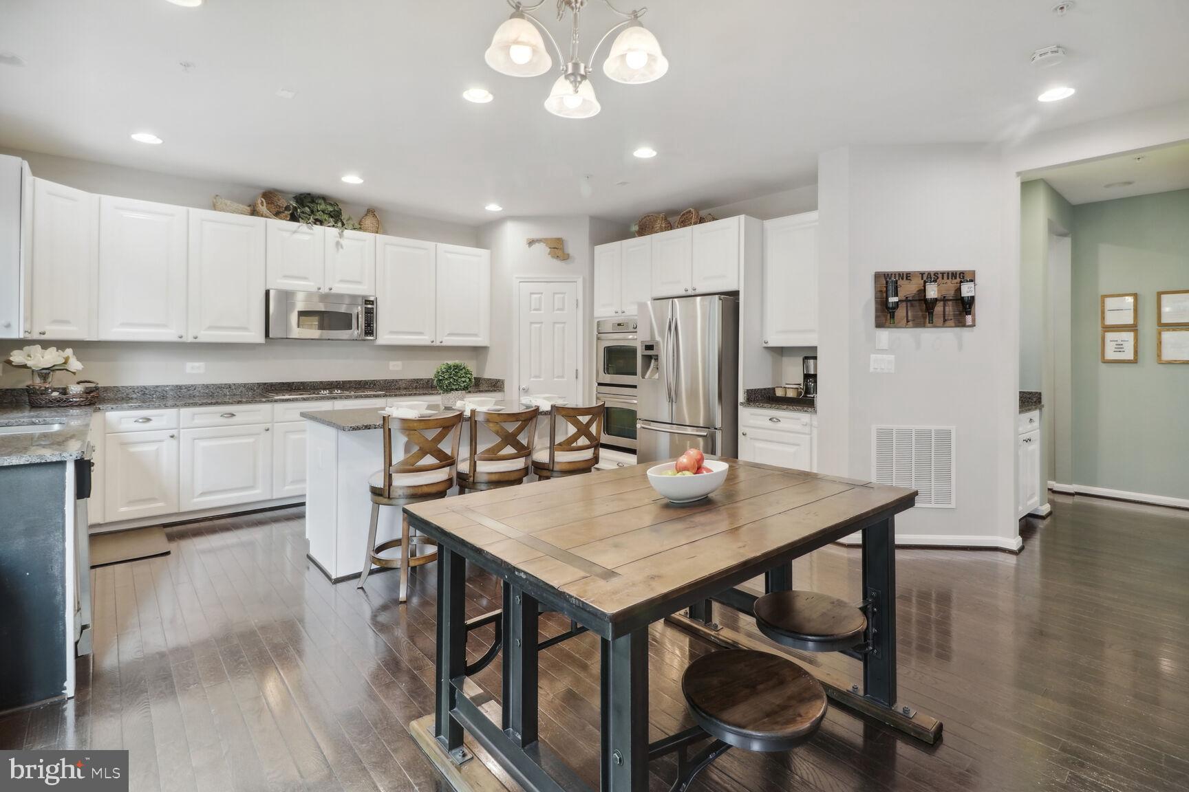 6316 Old Washington Road Elkridge, MD 21075 - Photo 11 of 47 Kitchen w/island and eat in area