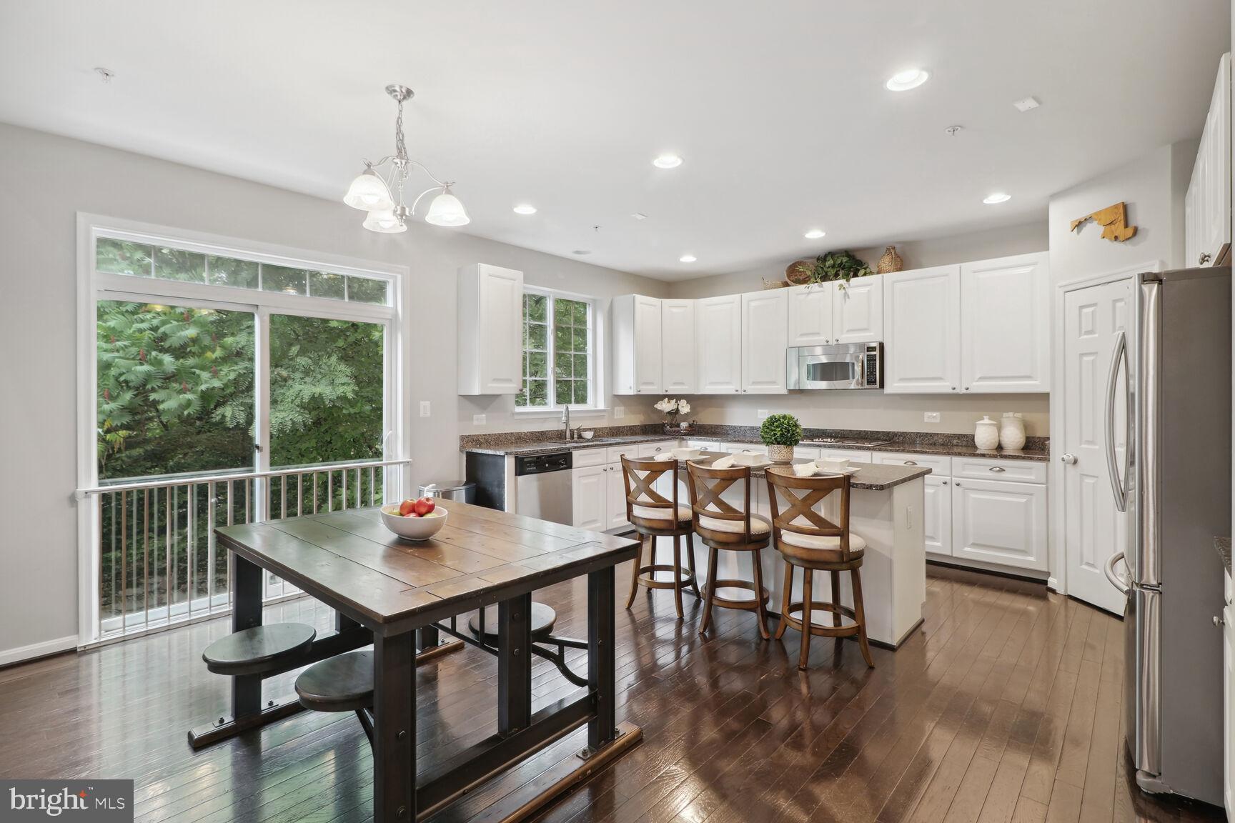 6316 Old Washington Road Elkridge, MD 21075 - Photo 9 of 47 Kitchen w/island and eat in area