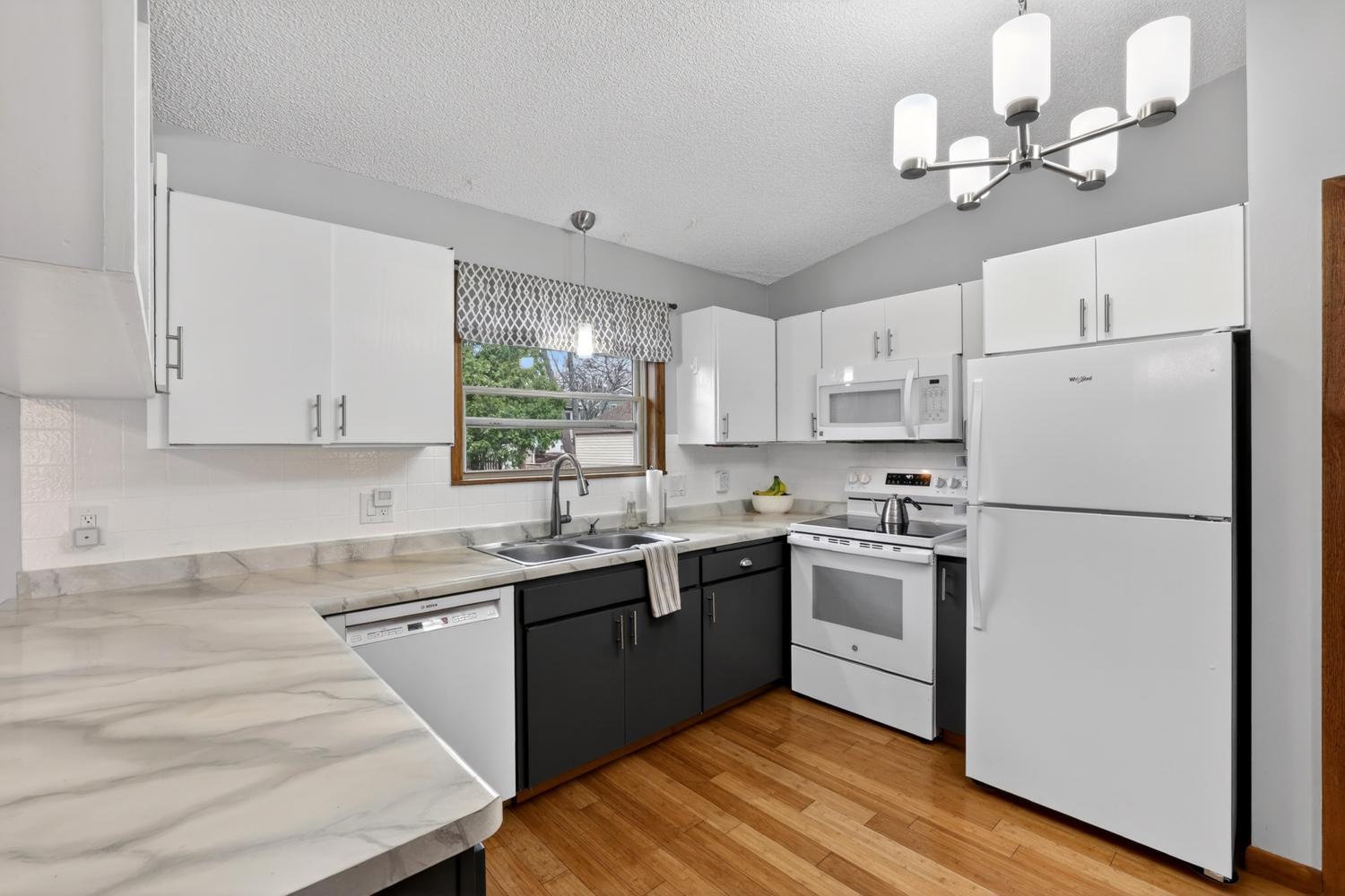 1922 38th Street Northwest Rochester, MN 55901 - Photo 10 of 30