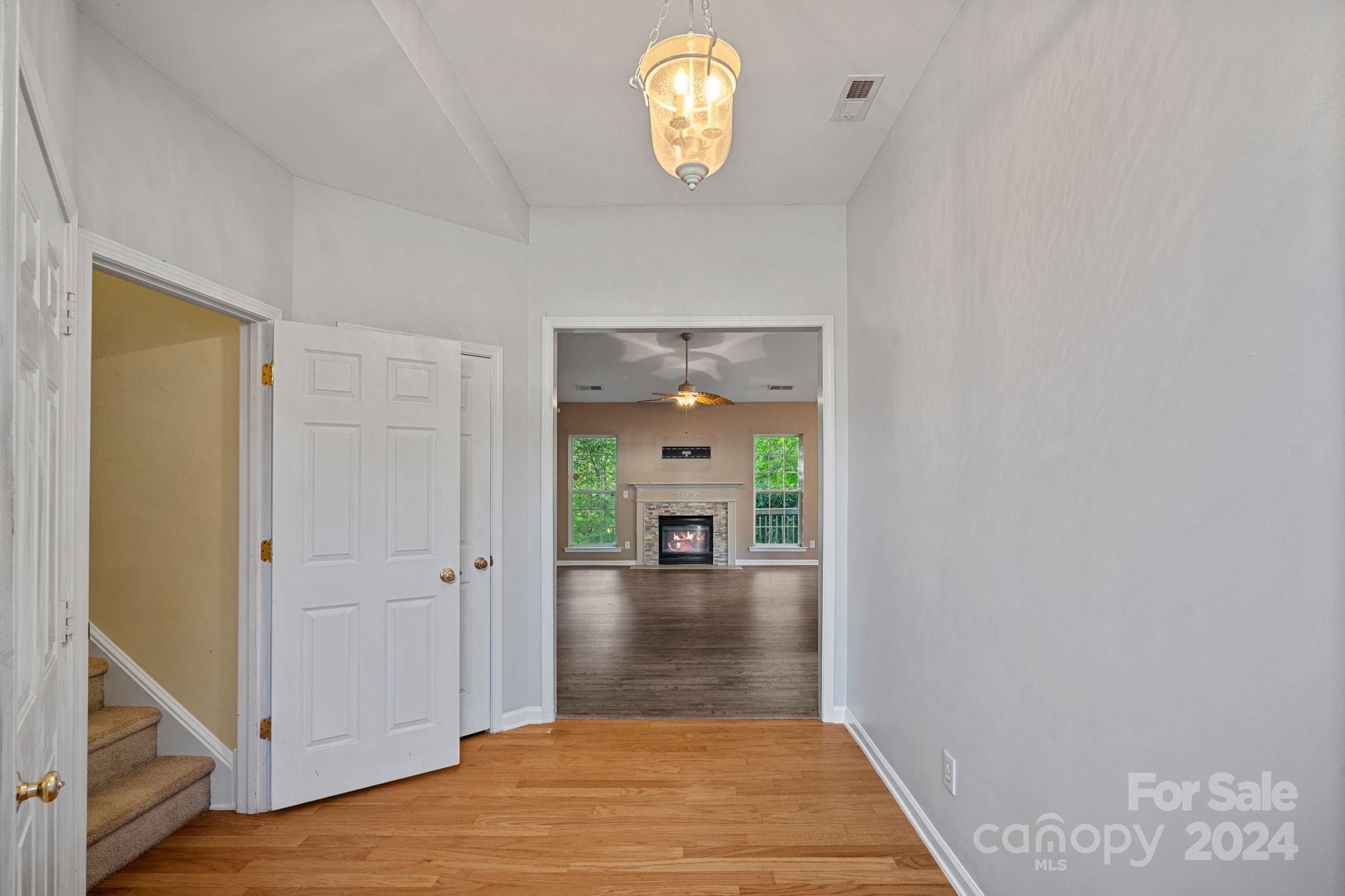 909 Clearbrook Road Matthews, NC 28105 - Photo 5 of 30 Gallery Image 5