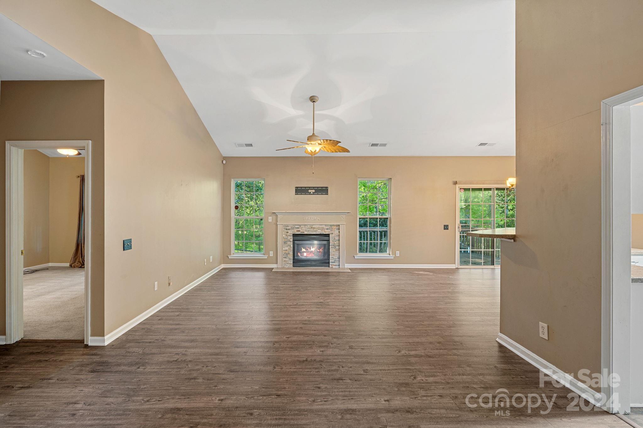909 Clearbrook Road Matthews, NC 28105 - Photo 6 of 30 Gallery Image 6