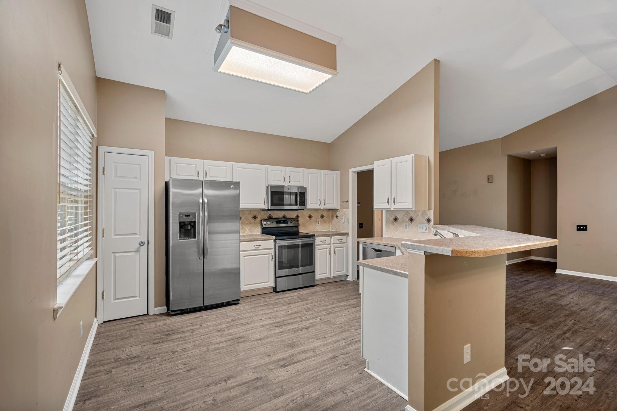 909 Clearbrook Road Matthews, NC 28105 - Photo 9 of 30 Gallery Image 9