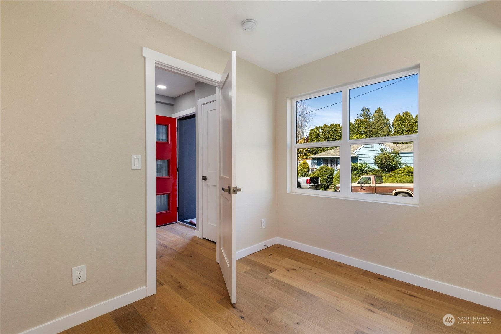 2415 Southwest Findlay Street Seattle, WA 98106 - Photo 2 of 13 Gallery Image 2