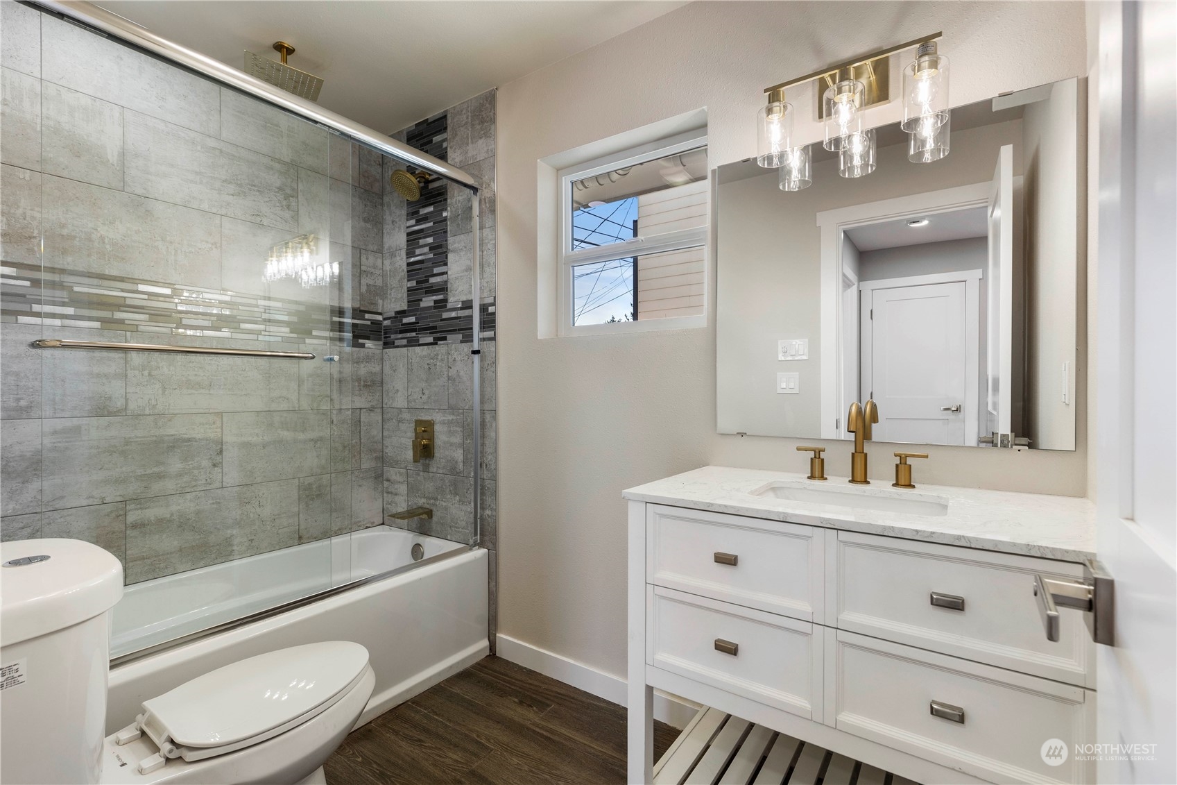 2415 Southwest Findlay Street Seattle, WA 98106 - Photo 3 of 13 Gallery Image 3
