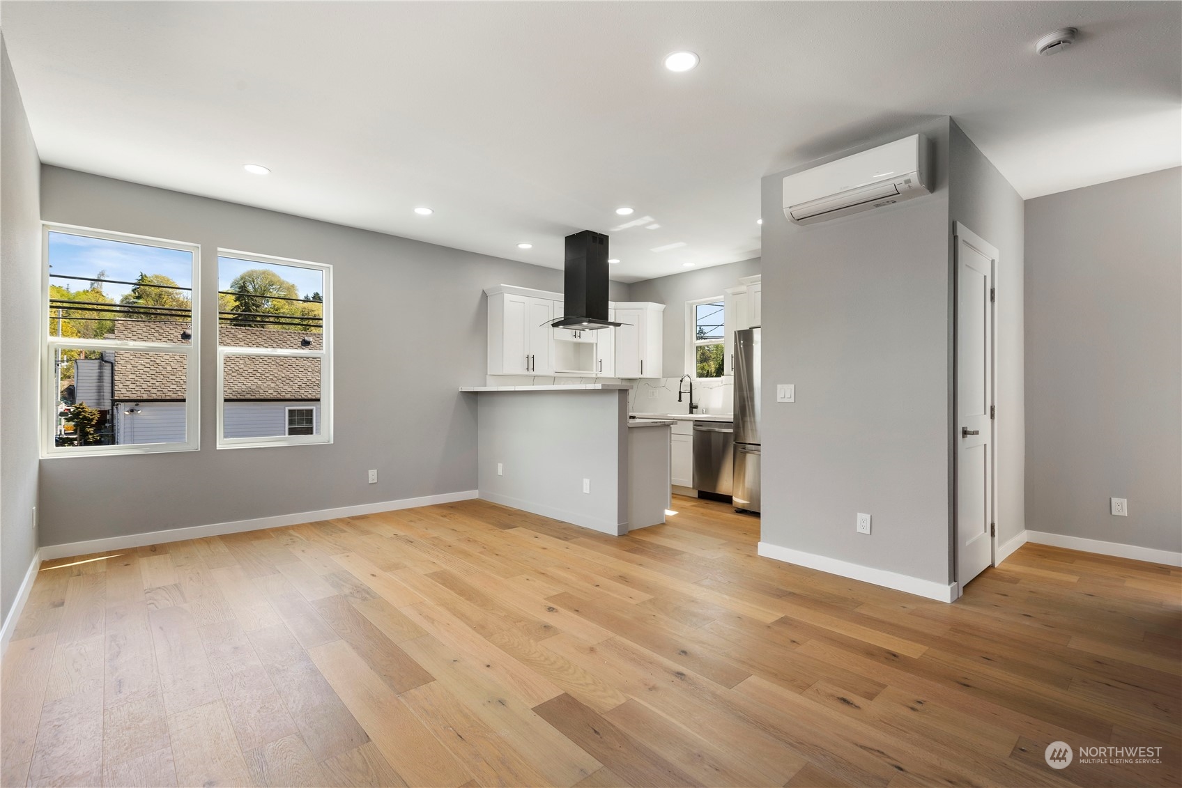 2415 Southwest Findlay Street Seattle, WA 98106 - Photo 4 of 13 Gallery Image 4