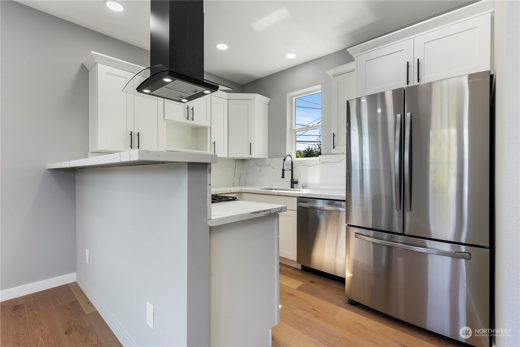 2415 Southwest Findlay Street Seattle, WA 98106 - Photo 7 of 13 Gallery Image 7