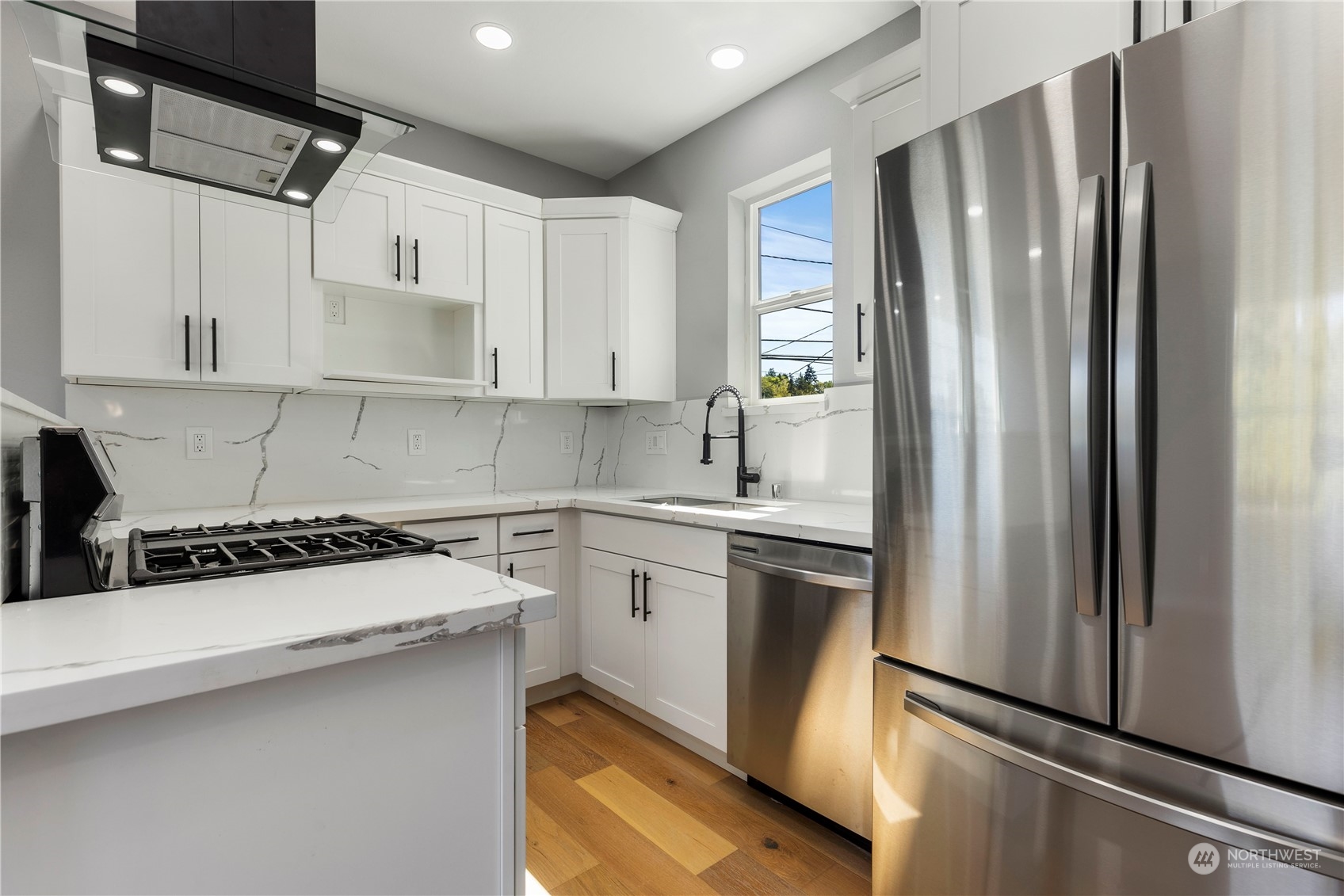 2415 Southwest Findlay Street Seattle, WA 98106 - Photo 8 of 13 Gallery Image 8