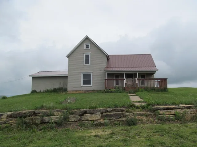 $375,000 | 1714 County Road East, Mineral Point, WI 53565