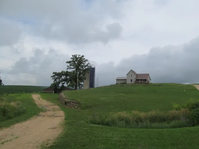 $375,000 | 1714 County Road East, Mineral Point, WI 53565