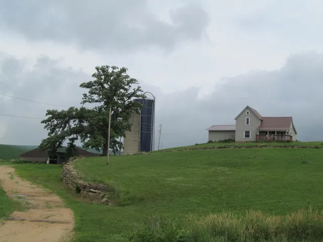 $375,000 | 1714 County Road East, Mineral Point, WI 53565