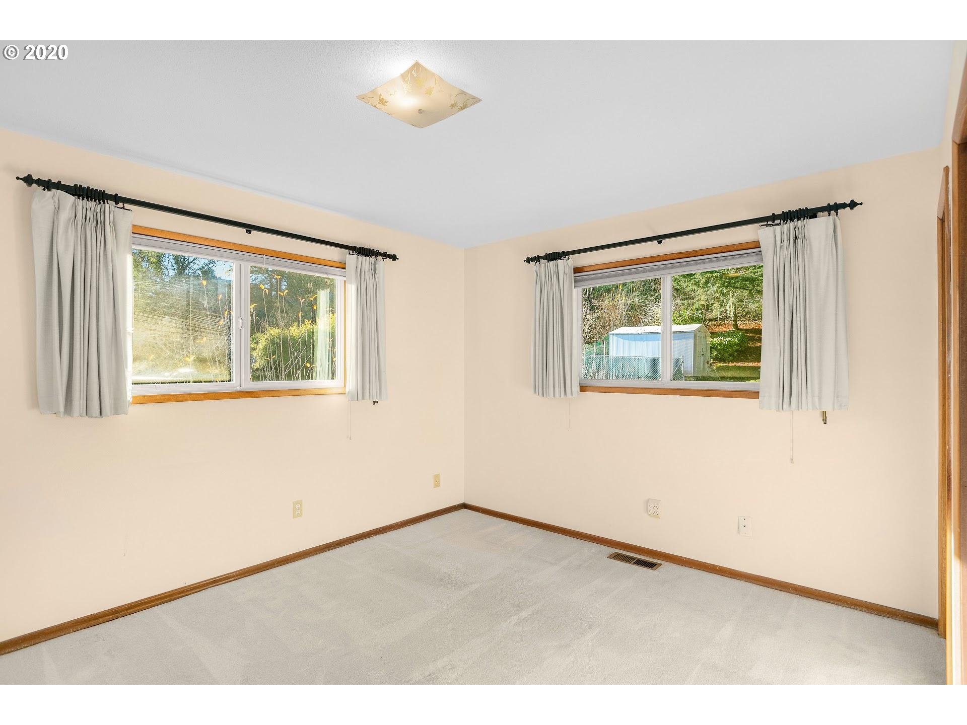 17073 Webster Road Gladstone, OR 97267 - Photo 12 of 30 Gallery Image 12
